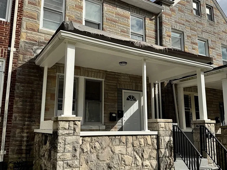 2213 Bryant Ave — Photo 1