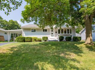 1101 Harold Dr SE, Cedar Rapids, IA 52403