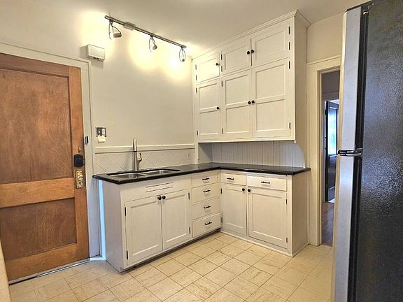 5th image of 4538 Grand Ave S