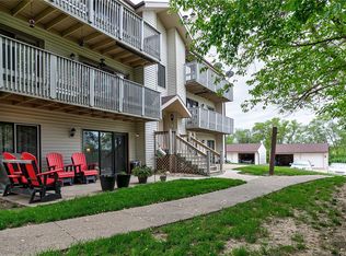 9305 Sandler Dr APT 5, Urbandale, IA 50322