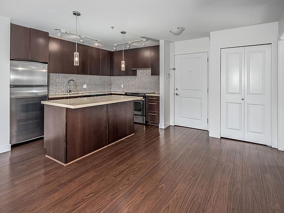5th image of 15735 Croydon Dr #406
