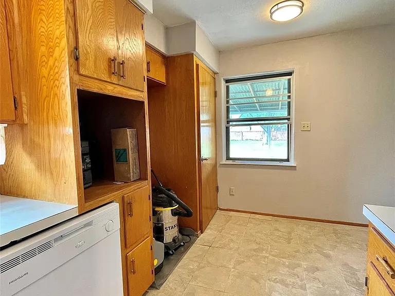 509 Dwyer St — Photo 9