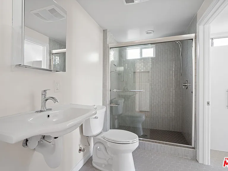 819 Crestmoore Pl — Photo 31