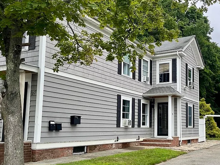 3 bed, 1200 sqft, $3,200 — Photo 2