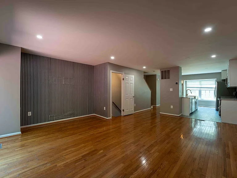 18246 Fox Chase Cir — Photo 22