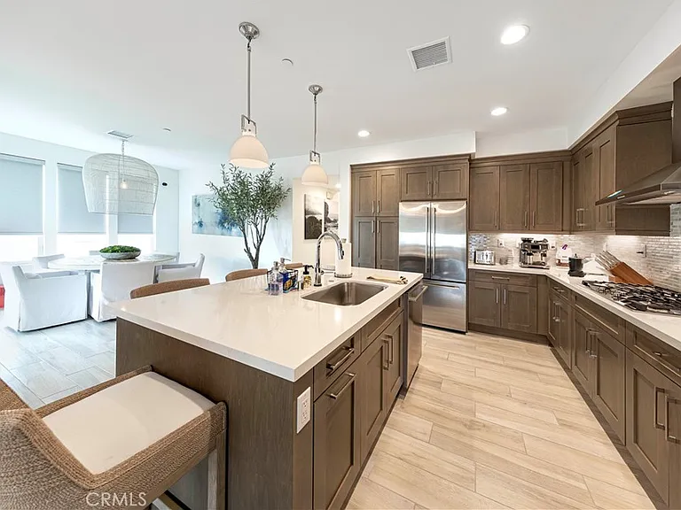 983 Doheny Way — Photo 13