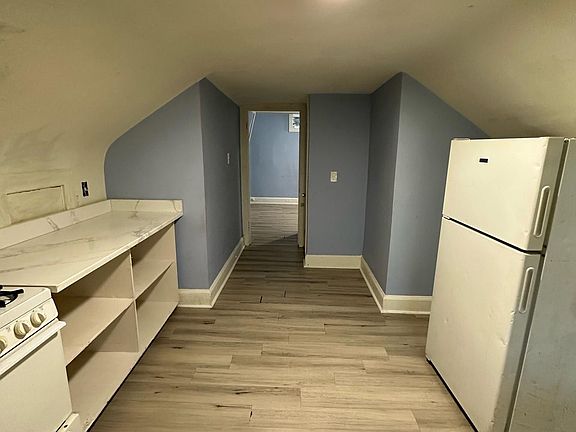 5th image of 316 London St #3