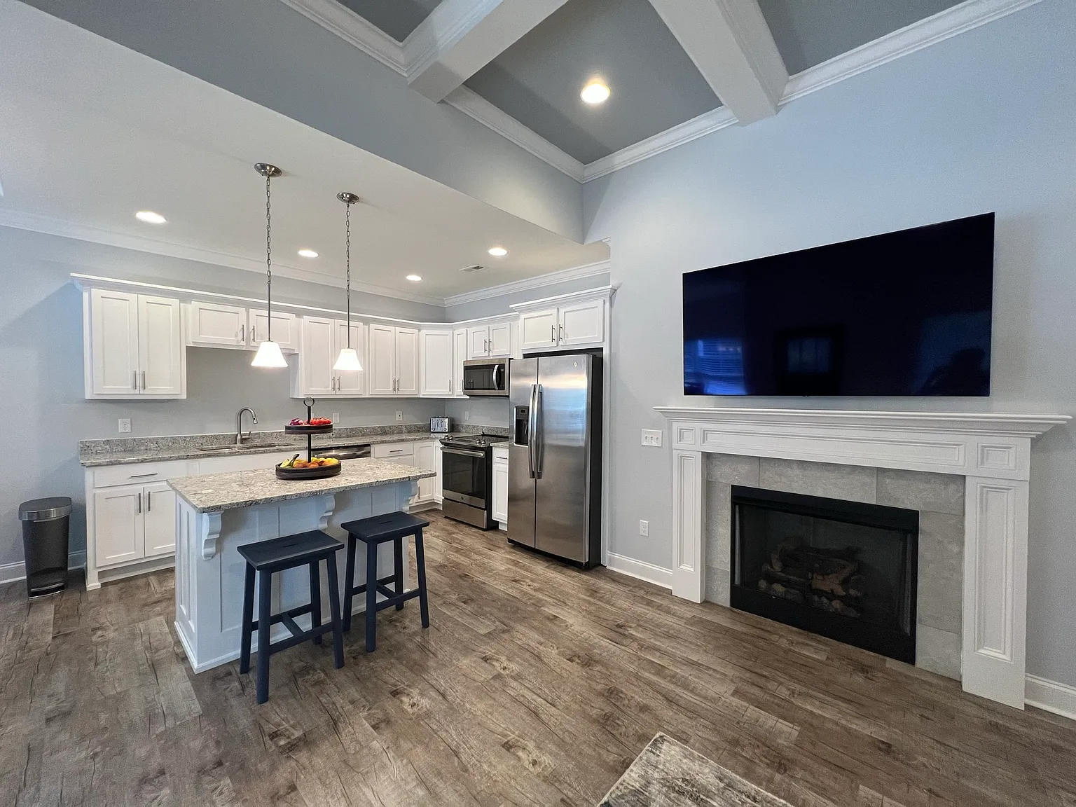 3 bed, 2.5 bath, 1860 sqft, $2,100 — Photo 2