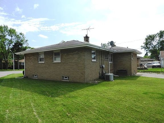 2nd image of 1030 E 162nd Pl