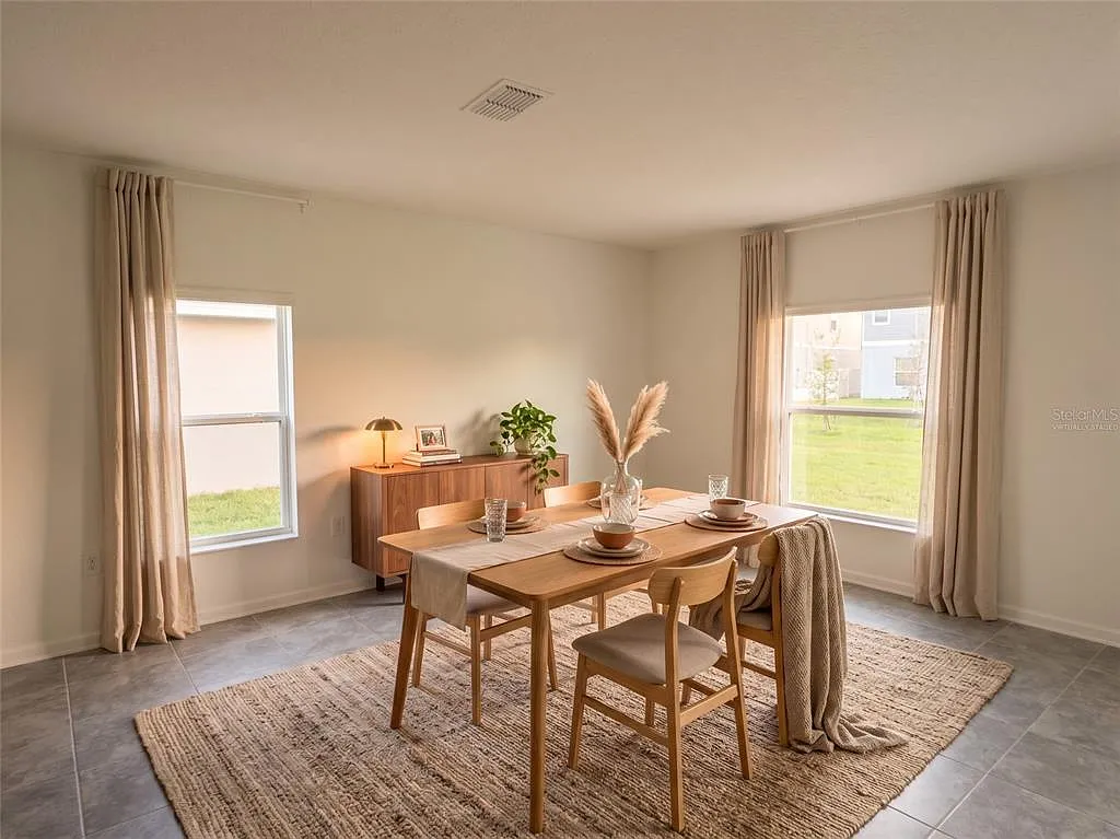 4 bed, 2.5 bath, 1932 sqft, $2,250 — Photo 2