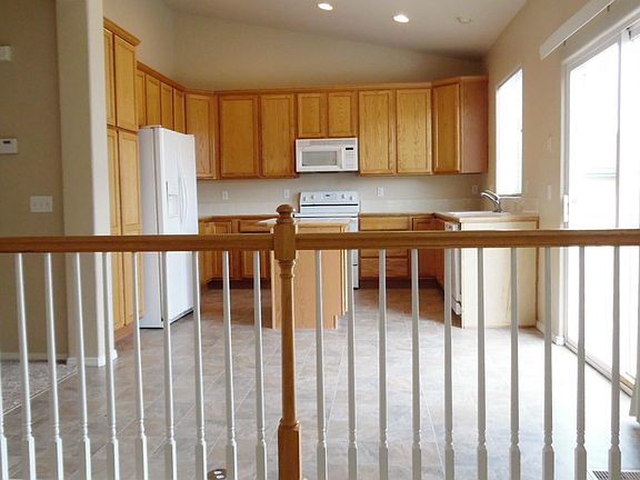 3rd image of 6710 Summer Grace St