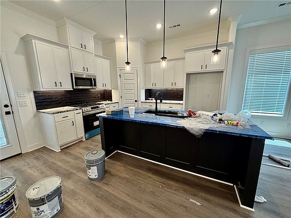 3rd image of 1808 Goldthorp St