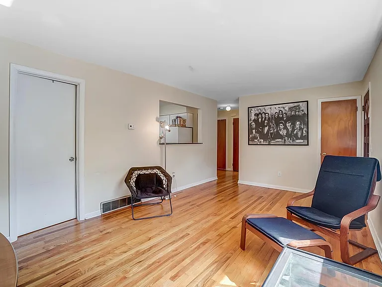 454 Warner St — Photo 26