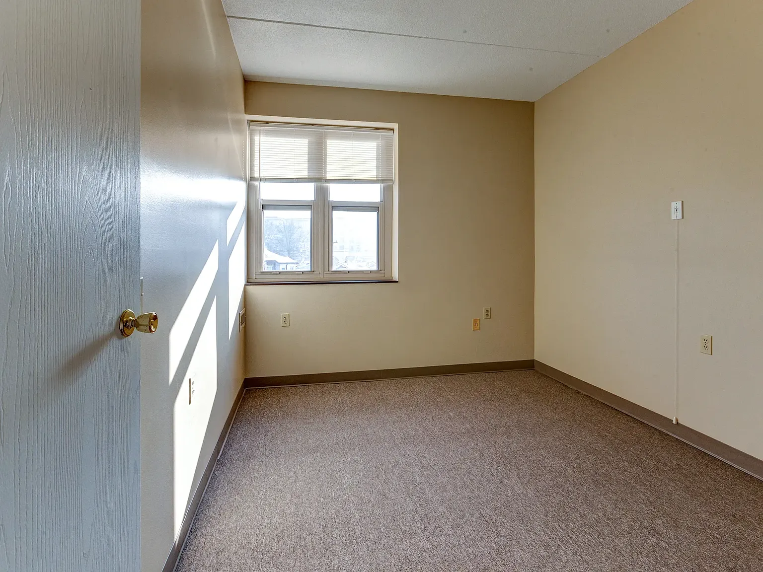 Forward Shady Apartments — Photo 3