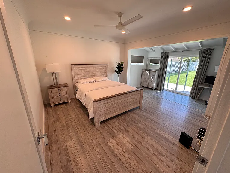 6528 W San Vicente Blvd — Photo 5