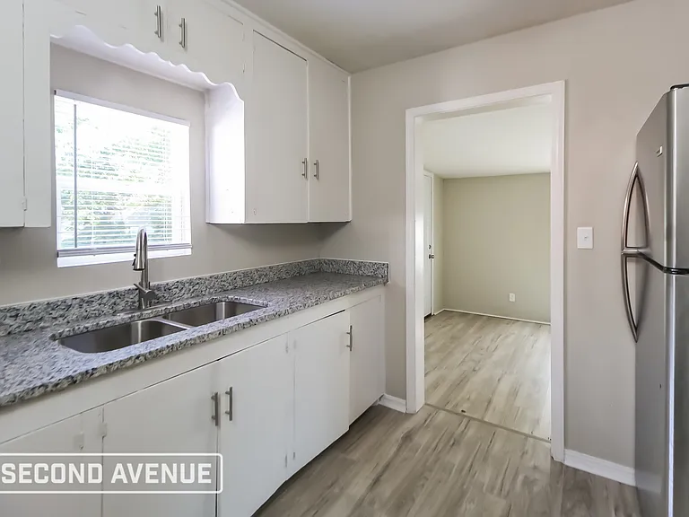 2616 NE Success St — Photo 4