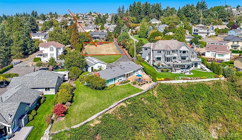 2nd image of 4516 Browns Point Boulevard NE