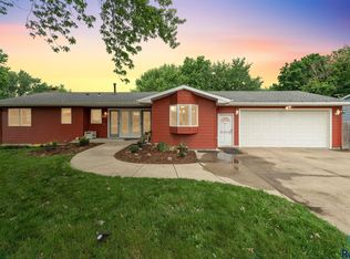 121 S 5th Ave, Brandon, SD 57005