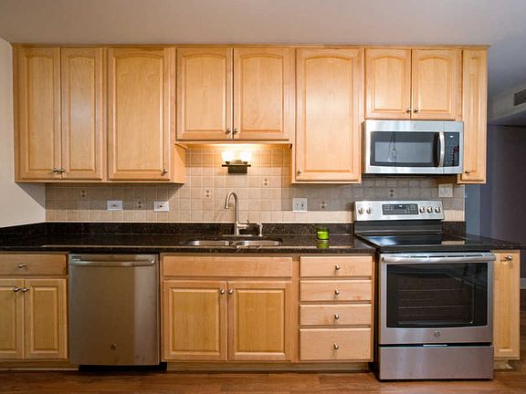5th image of 910 Beau Dr Unit 102