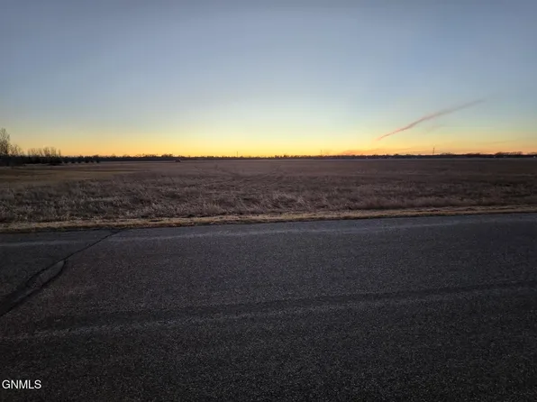 5310 Falconer Dr, Bismarck, ND 58504