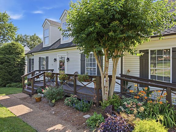 4th image of 2816 Maple Cir