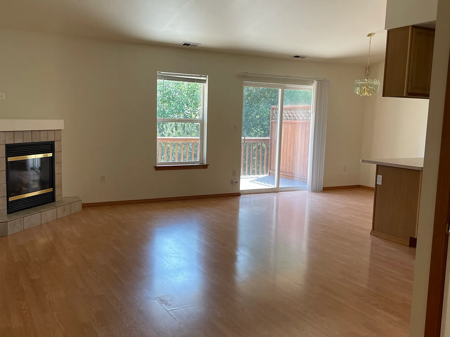 4 bed, 2150 sqft, $3,225 — Photo 3