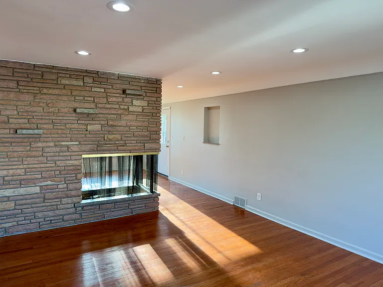 6590 Rockland St — Photo 7