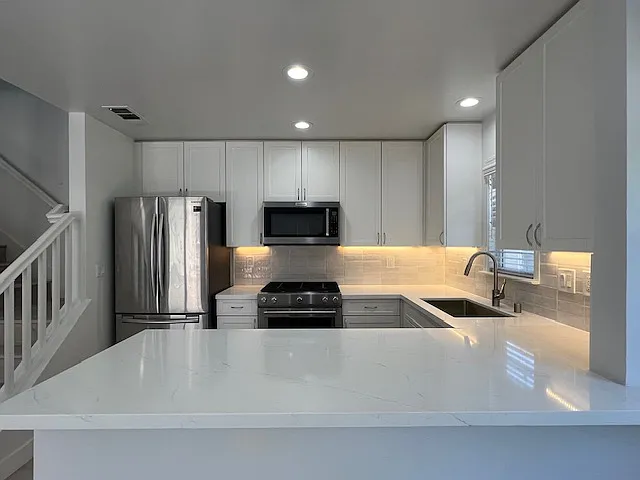 726 Cottage Ct — Photo 5