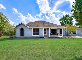 824 Eastridge Cir, Red Oak, TX 75154