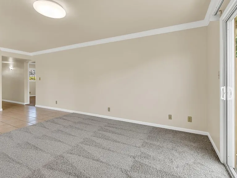 South Land Park Apartments — Photo 38