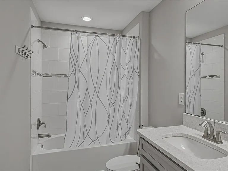 14633 Red Castle Ave — Photo 51
