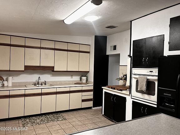 5th image of 4418 N Lake Dr