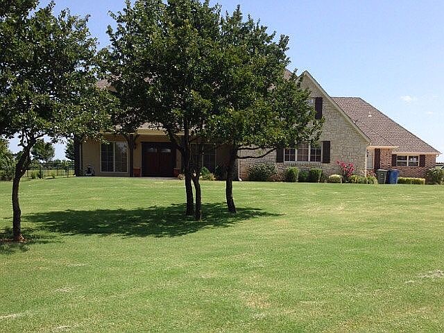 1st image of 2656 Crestwood Dr