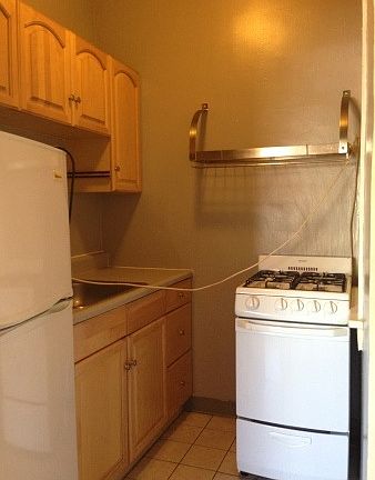 5th image of 1540 Logan St APT 18