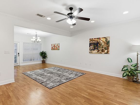 4th image of 6 Gardenview Ln