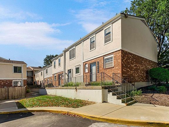3rd image of 10244 W 96th Ter