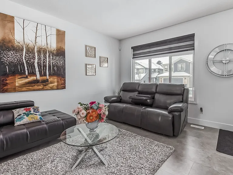 173 Cavanagh Cmn SW — Photo 38