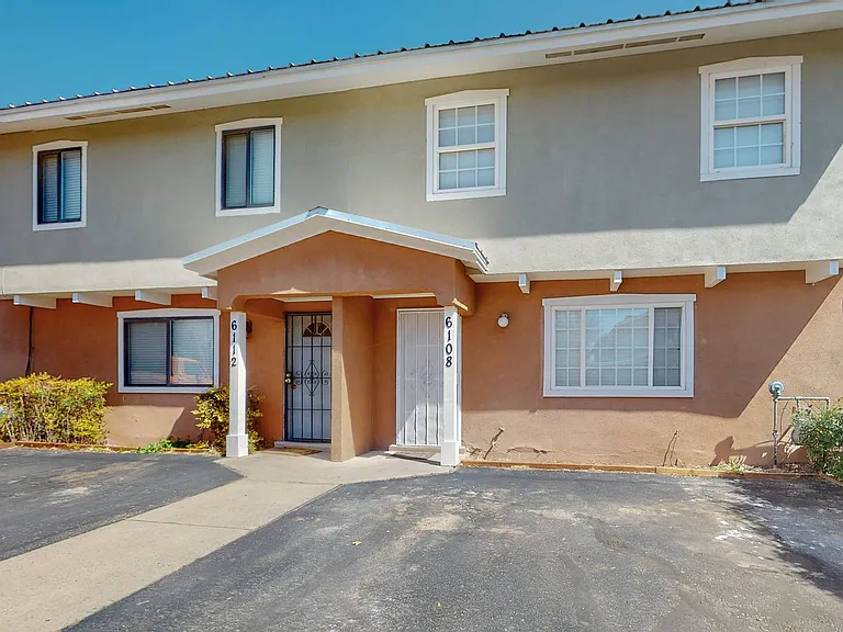 6108 Calle Nueve NW — Photo 1
