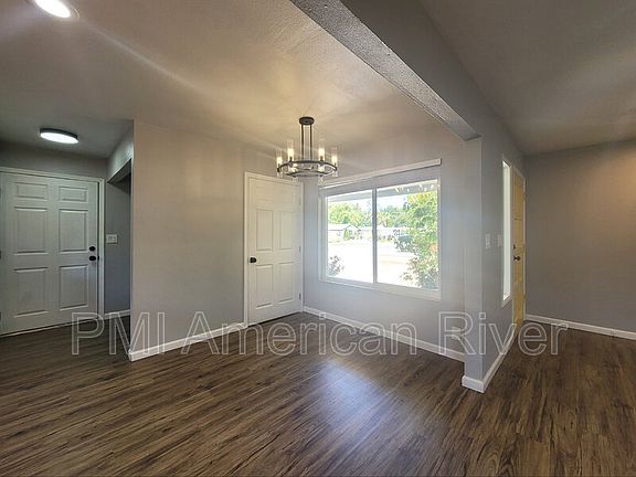 3rd image of 7034 Cromwell Way