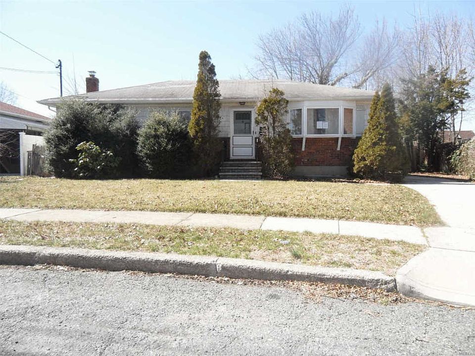 1st image of 555 Pinebrook Ct