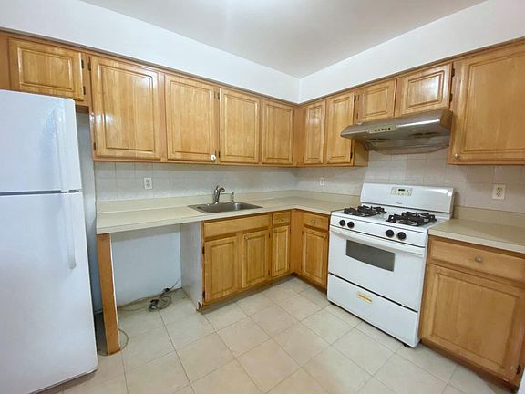 3rd image of 2320 E 15th St APT 2