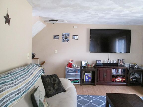 3rd image of 21 W Hill Dr #D