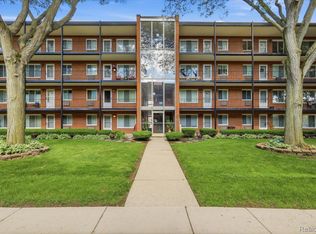 2915 W Thirteen Mile Rd APT 308, Royal Oak, MI 48073