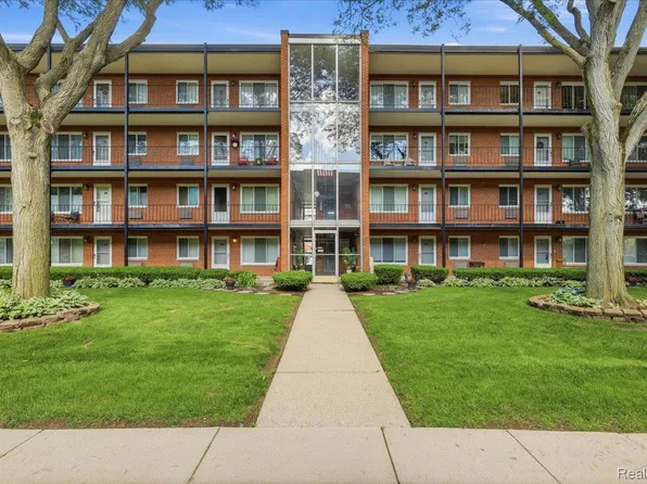 2915 W Thirteen Mile Rd APT 308, Royal Oak, MI 48073