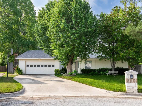 1102 Saint Croix Ct, Arlington, TX 76012