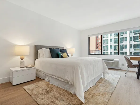 160 West 24th Street image 1 of 7