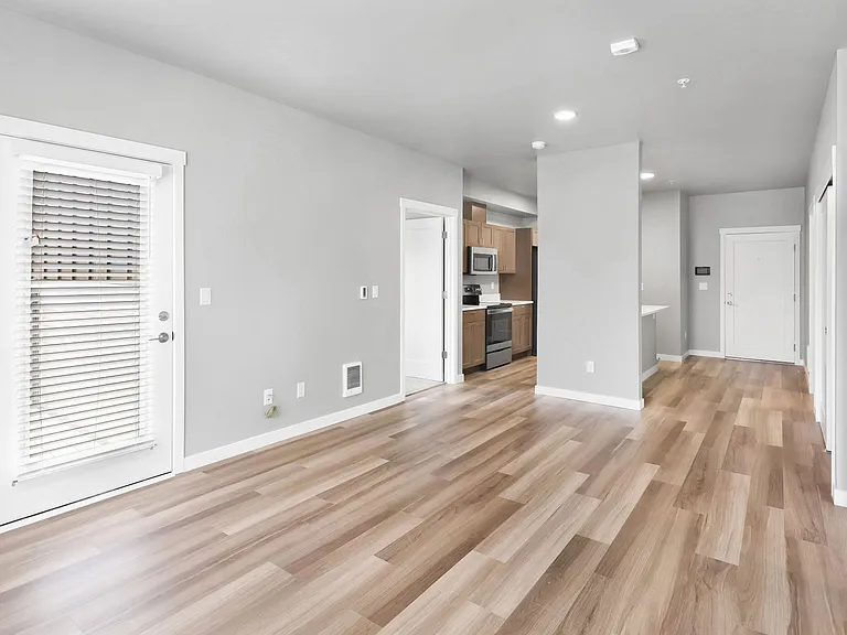 Kingsway Apartments — Photo 149