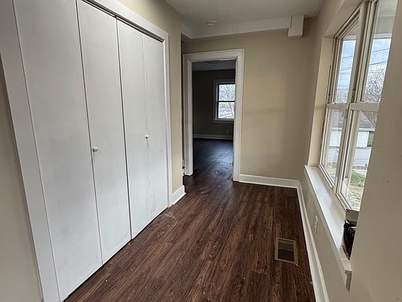 4th image of 29 Fairview Ave #1