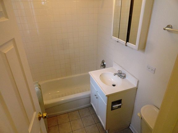 2nd image of 435 E Oakwood Blvd Unit 34