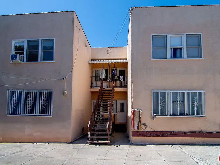 170 1/2 S Sycamore Ave — Photo 32
